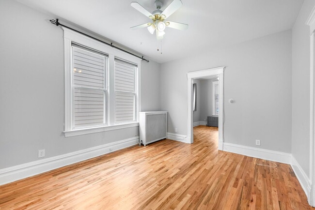 Photo - 3722 N Bosworth Ave Unit 2R