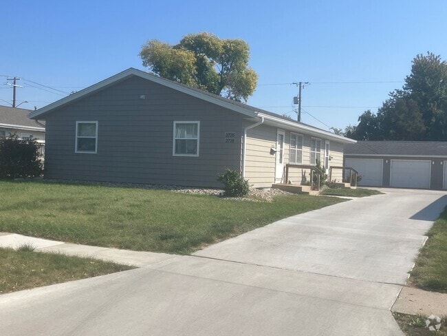 Building Photo - Ames upgraded duplex, available 8/1 possib... Rental