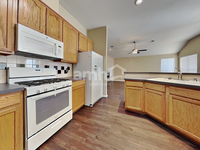 Photo - 1606 Windcastle Dr