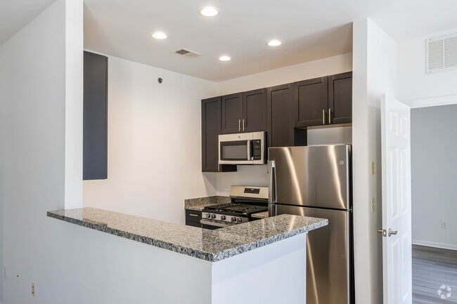 1BR, 1BA - 795SF - Kitchen