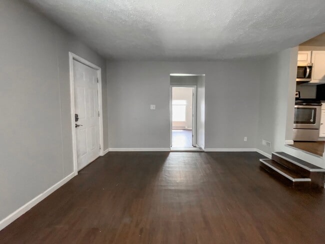 Photo - PRELEASING for AUGUST! Close to Campus: In-Unit Washer and Dryer
