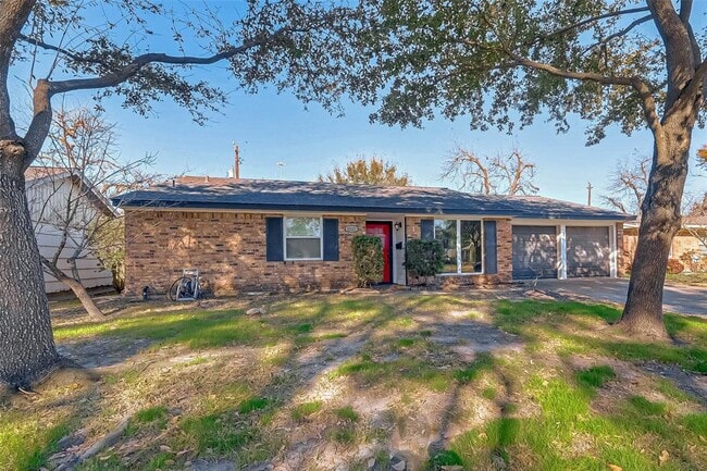 Photo - 1647 Fawnhope Dr House