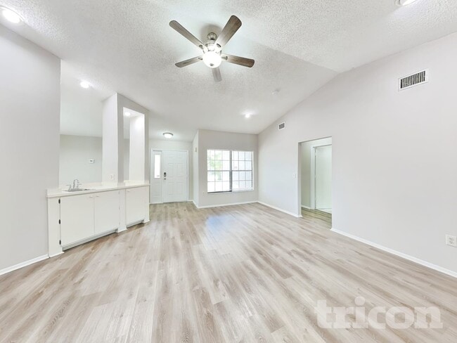 Photo - 1203 70th Dr E