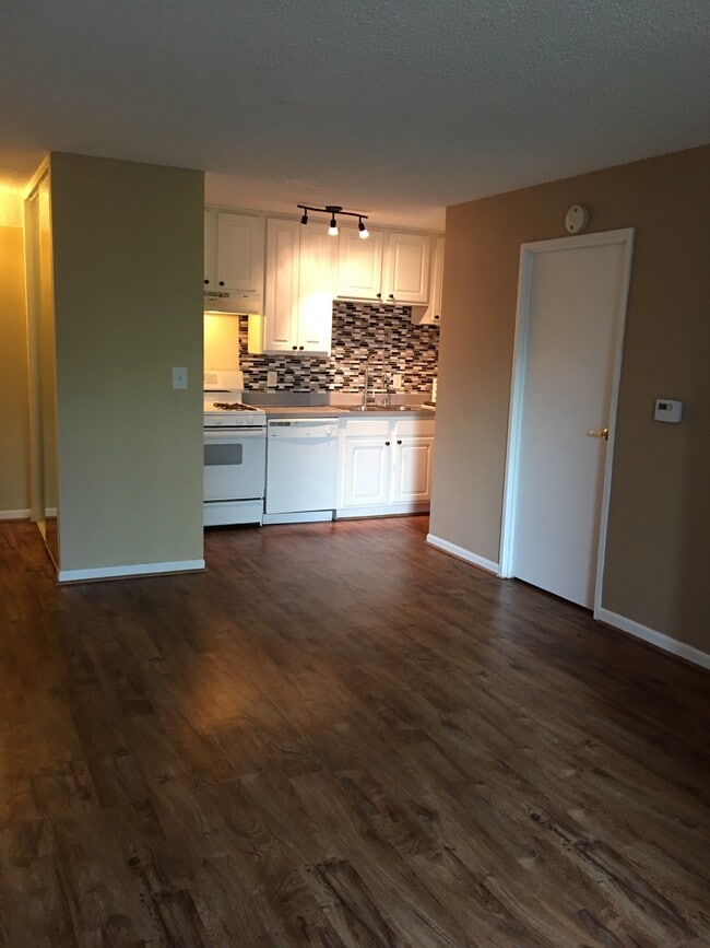 Kitchen - 1750 N Marywood Ave Unit 106