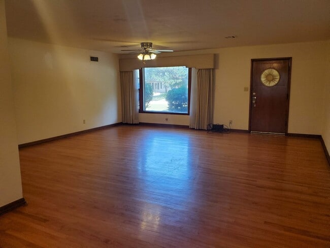 Photo - PRELEASING for Mid-August 2026! (3) Bed/(2...