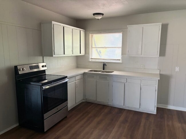 Photo - 5782 Belcrest St