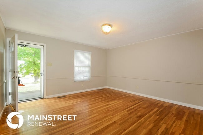 Photo - 2060 Avon Dr