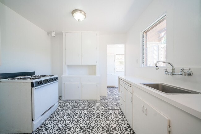 Photo - 2339 Norwalk Ave Unit 2339 1/2 Norwalk Ave