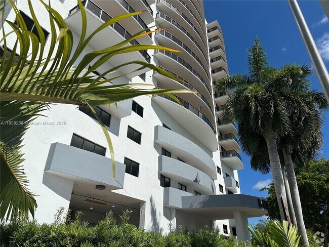 Building Photo - 2301 SW 27th Ave Unit 700 Rental