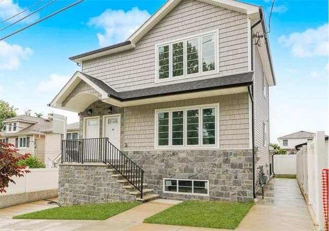 Building Photo - 69 Nashville St