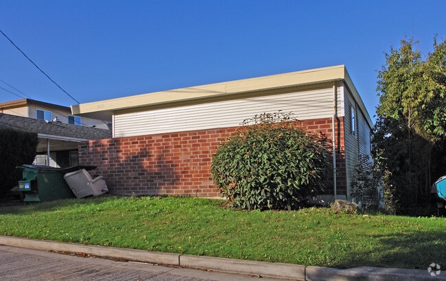 Back Nine Apartments