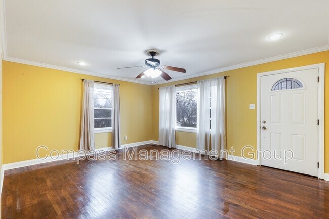 611 W Glenwood Ave NE