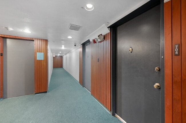 Building Photo - 7520 Hornwood Dr Unit 704