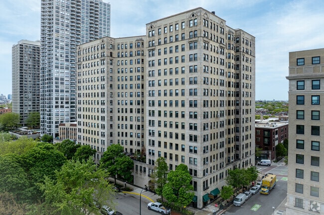 Alternate - 2000 N Lincoln Park W