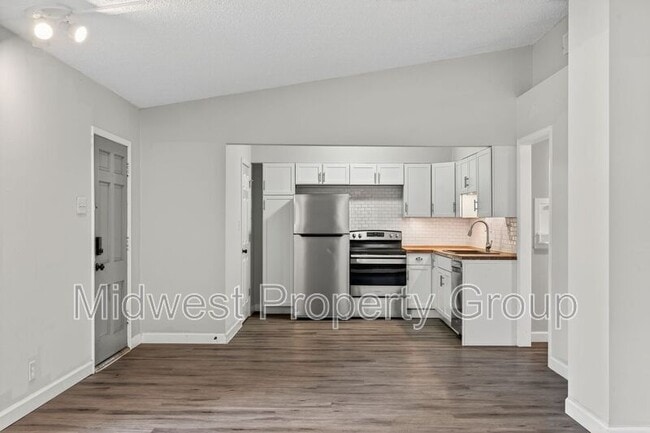 Photo - 7348 Lynn Ave