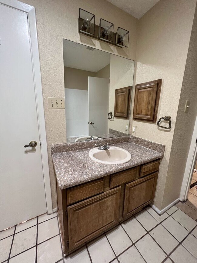 Photo - 806 W 24th St