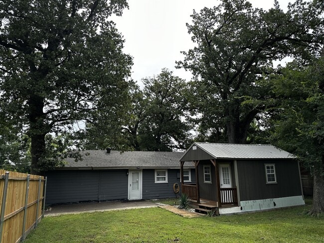 Photo - 906 Kingston Rd