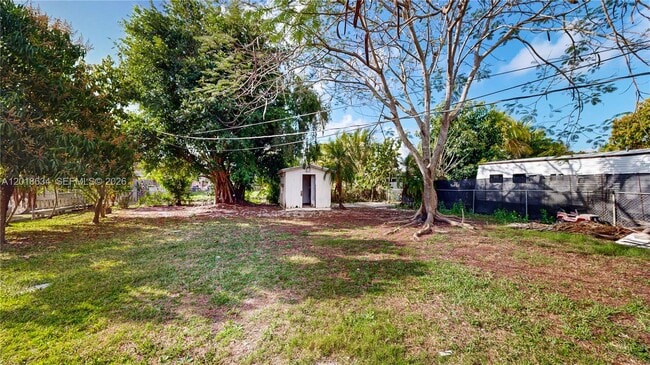 Photo - 1610 NW 9th Ct