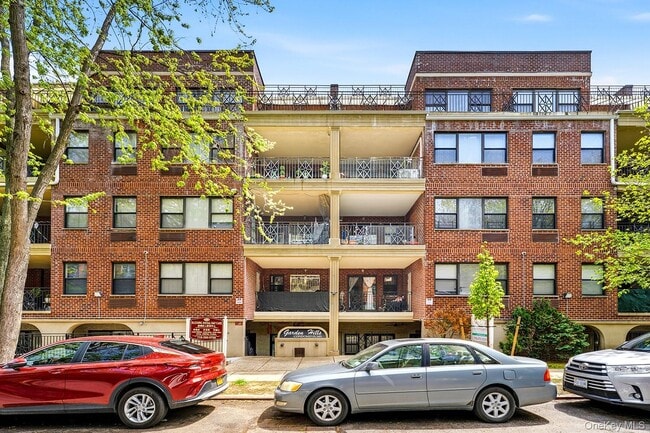 Building Photo - 71-19 162nd St Unit 2I