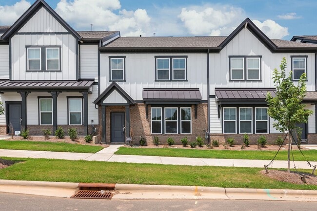 Building Photo - 302 Silver Fleet Dr