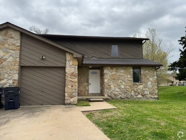 Building Photo - 201- 203 Briarcrest Ct Unit 201 Rental