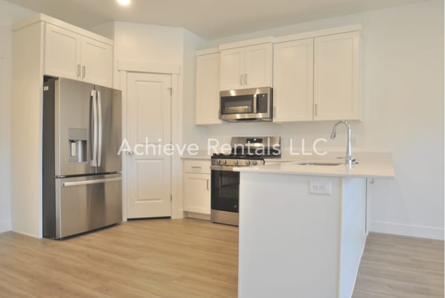 Photo - 208 W 3175 S