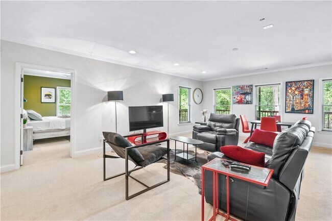 Photo - 4260 Beverly Ln NE