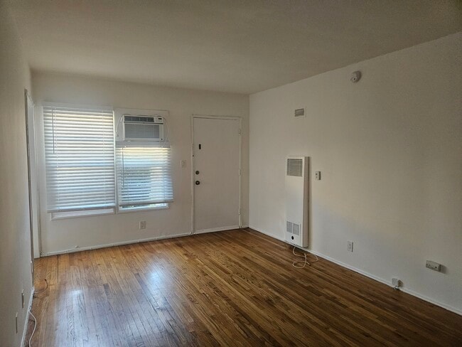 Living Room/Bedroom - 10737 Bloomfield St