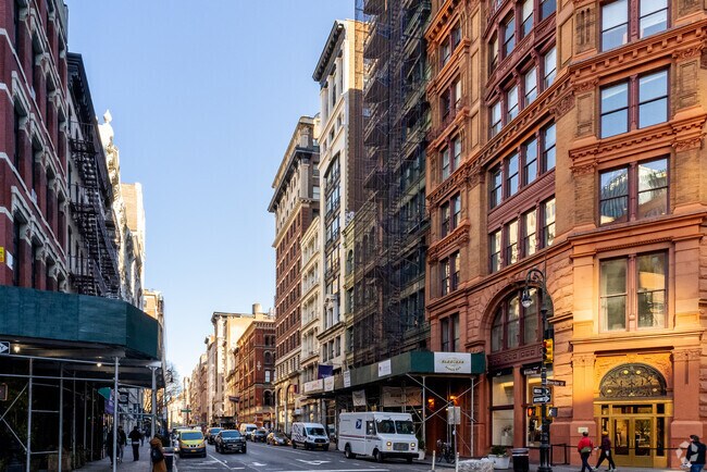 Photo - 652 Broadway