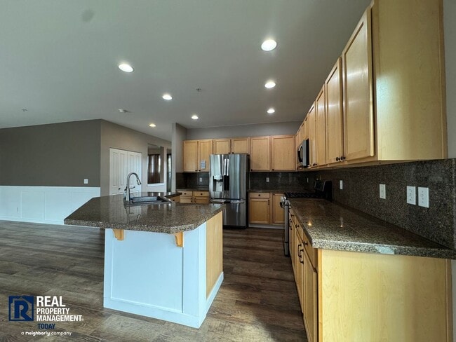 Photo - Spacious 5-Bedroom Home with 3-Car Garage & Fenced Yard in Kent!!