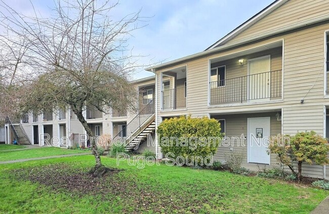 Building Photo - 4505 100th St NE Unit B16