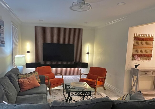 Photo - 321 Senate Ct Unidad SI ID1473424P