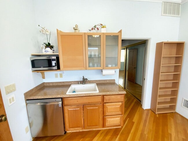 Photo - 1bd/1ba Apartment with San Diego Bay Views Unit B