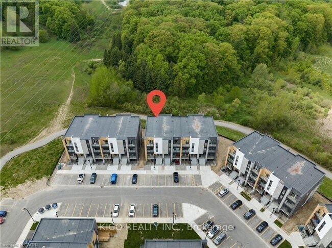 Photo - 261 Woodbine Ave