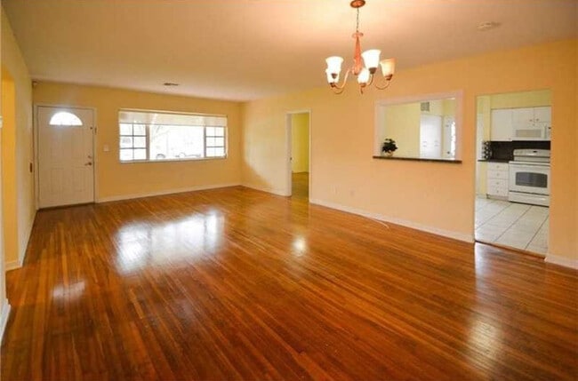 Granite Pass-Through to Kitchen - 6515 SW 48th St
