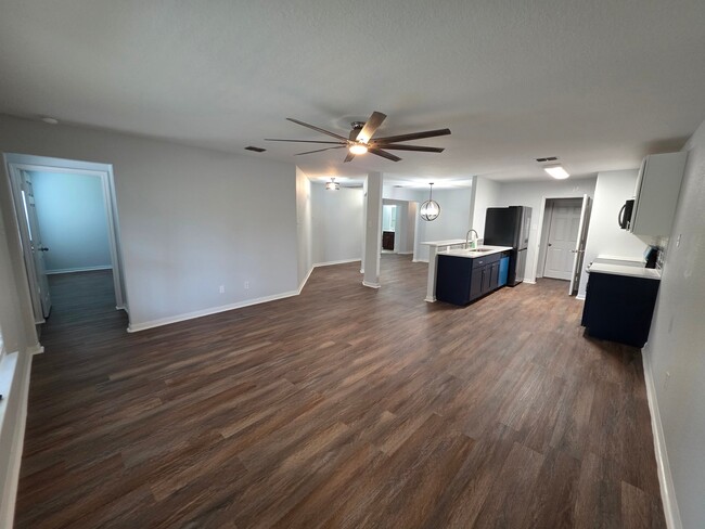 Photo - 6519 Luckey Square