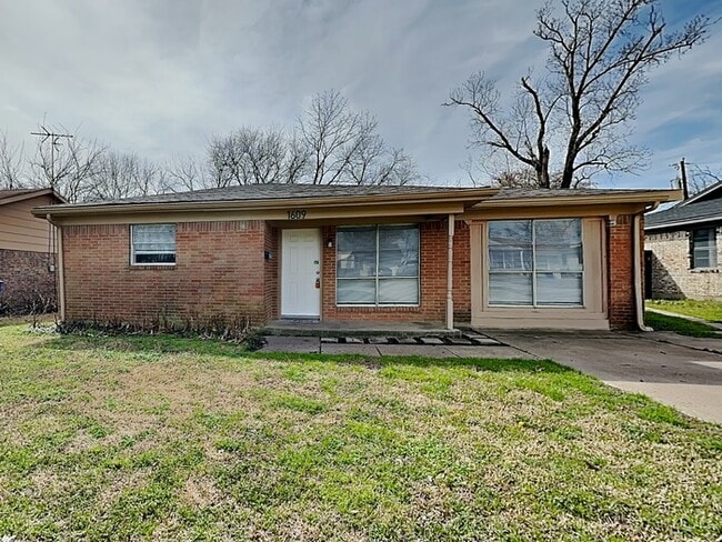 Building Photo - 1609 Parkhaven Dr