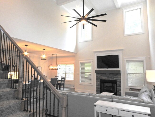4 Bedrooms 3 full baths + Bonus room in Ro... - 4 Bedrooms 3 full baths + Bonus room in Ro... House