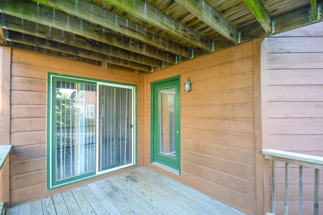 Photo - 523 Henderson Crossing