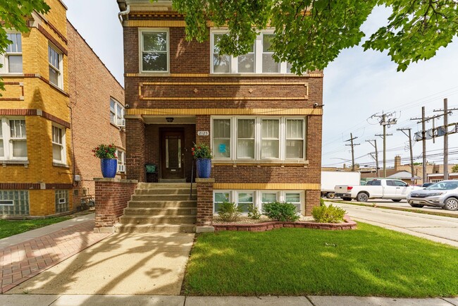 Building Photo - 2125 Wesley Ave
