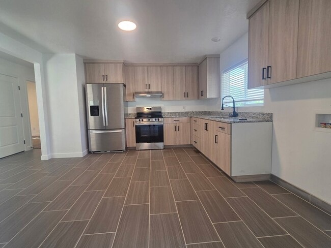 Building Photo - 590 N 300 W