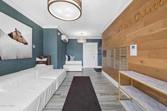 Photo - 77 Van Dam St