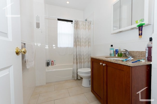 Photo - 76 Quint Ave Unidad 9