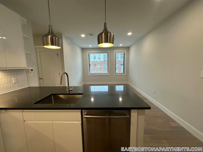 Building Photo - 152 Liverpool St