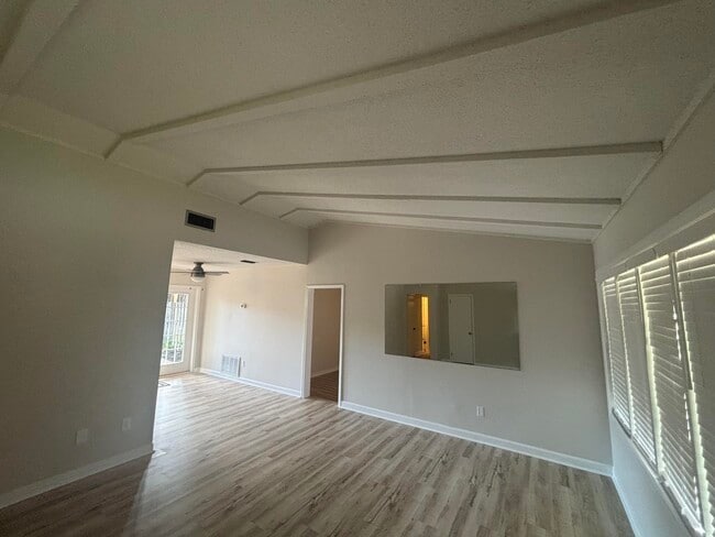 Photo - 143 Edwards Cir