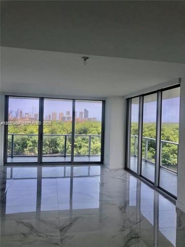 Building Photo - 16385 Biscayne Blvd Unit 16385 Biscayne Blvd # 621