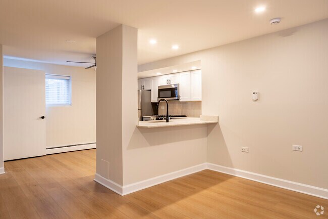 1BR, 1BA - 500SF - Dining Room - 143 Ann St