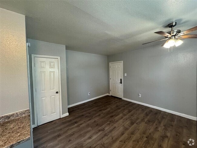 Building Photo - 2705 Lorraine St Unit 21 Rental