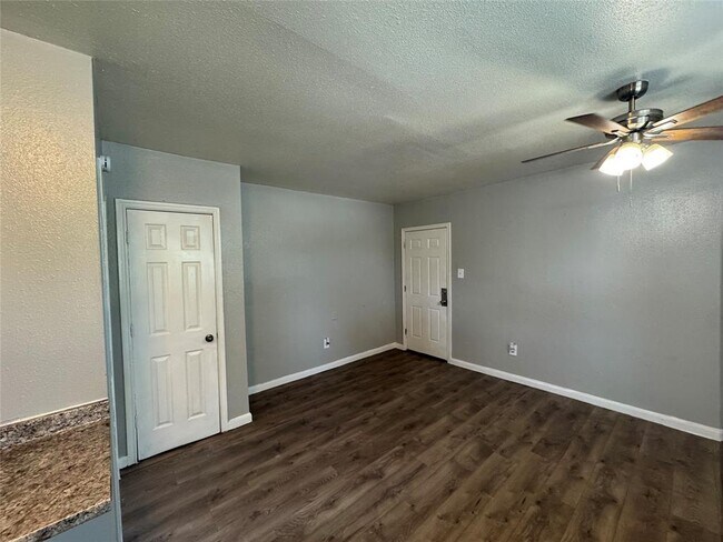Building Photo - 2705 Lorraine St Unit 21 Rental