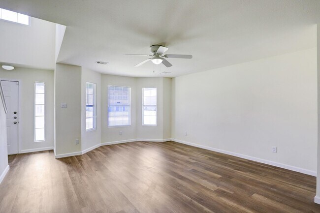 23339-23341 High Pt St
